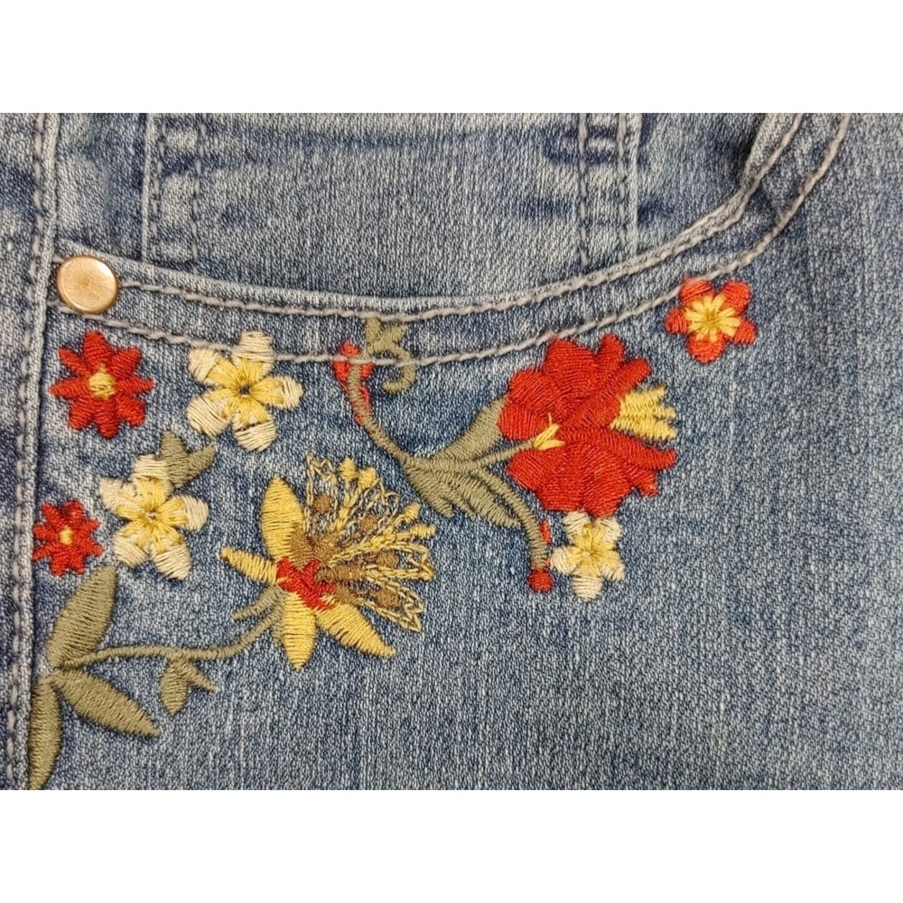 EUC, Artisan NY, Embroidered Capris, Size 12